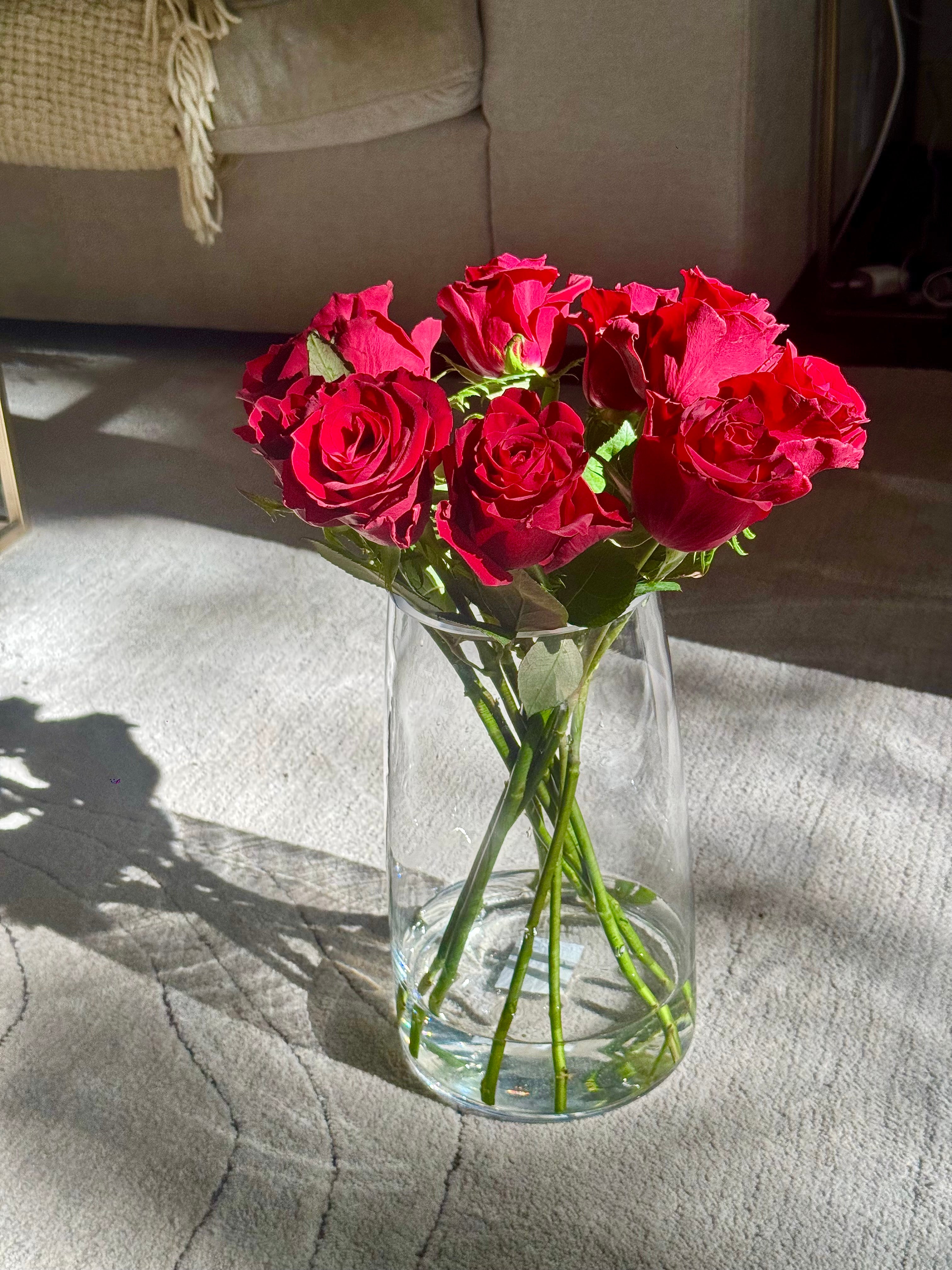 Romance roses in Vase