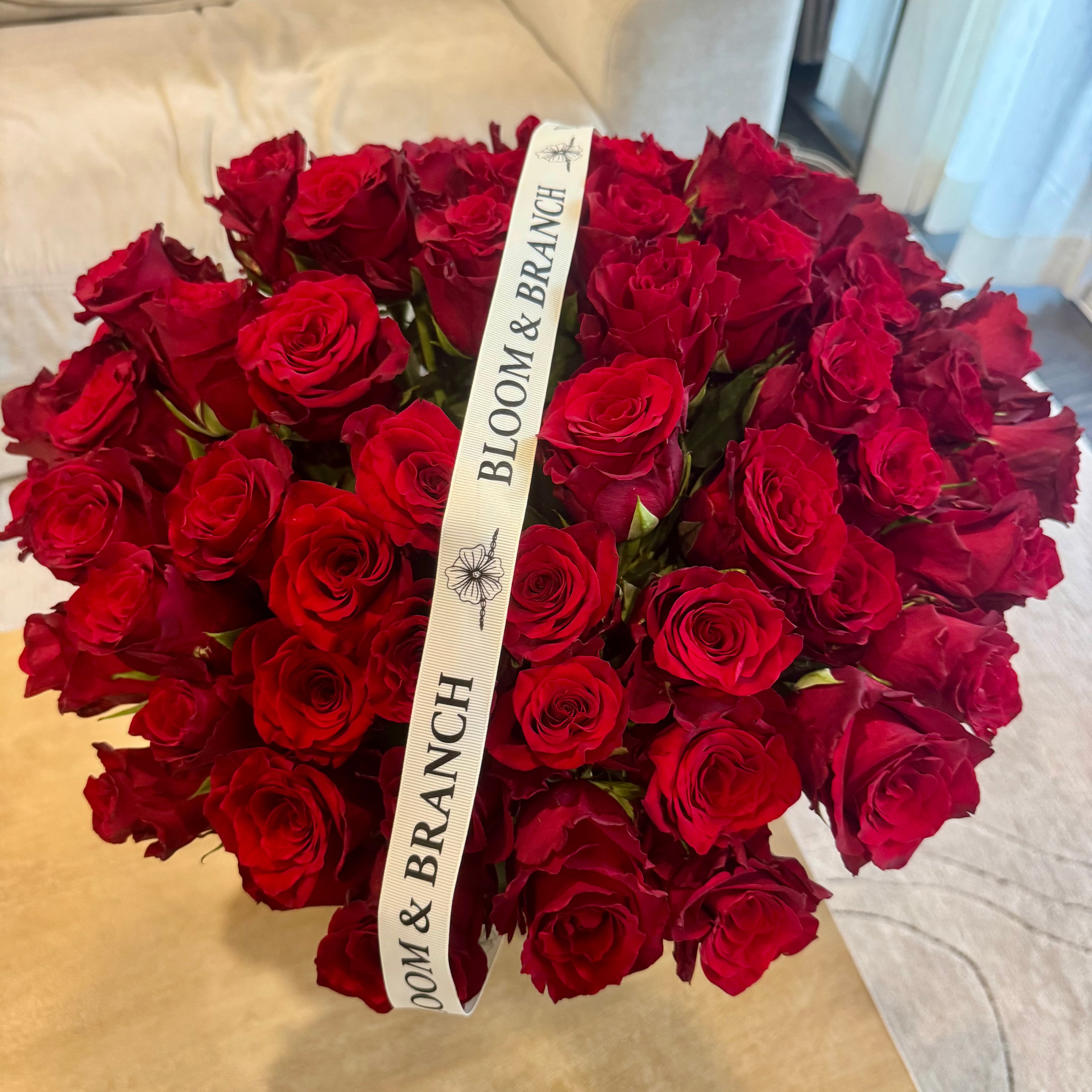 Red Rose Elegance Vase – 50 Roses