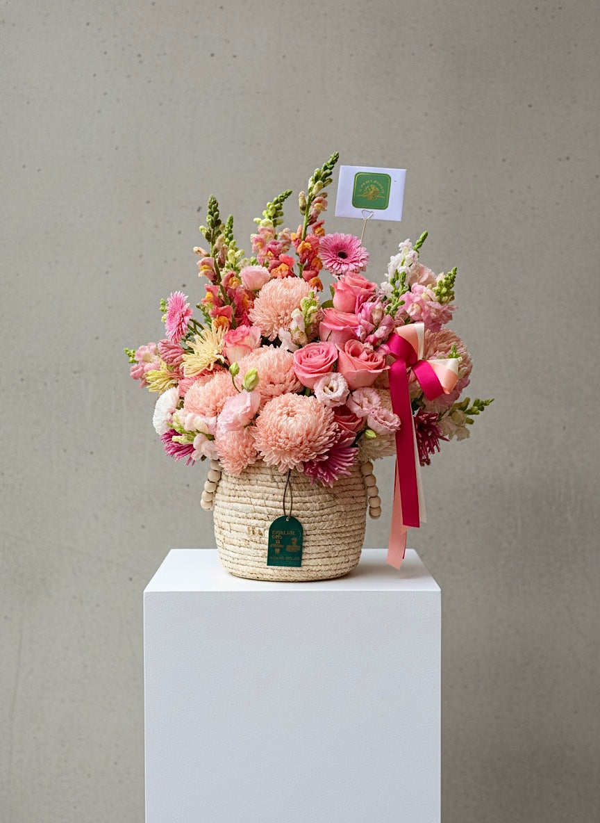 Grand Blush Basket